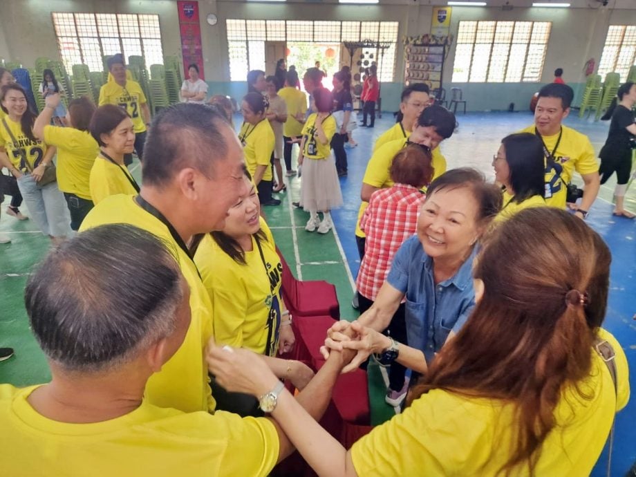 东：“心连心，爱维新”，中华维新迎来110周年校庆，海内外校友从四面八方归来，再叙同窗情谊，共庆母校校庆。