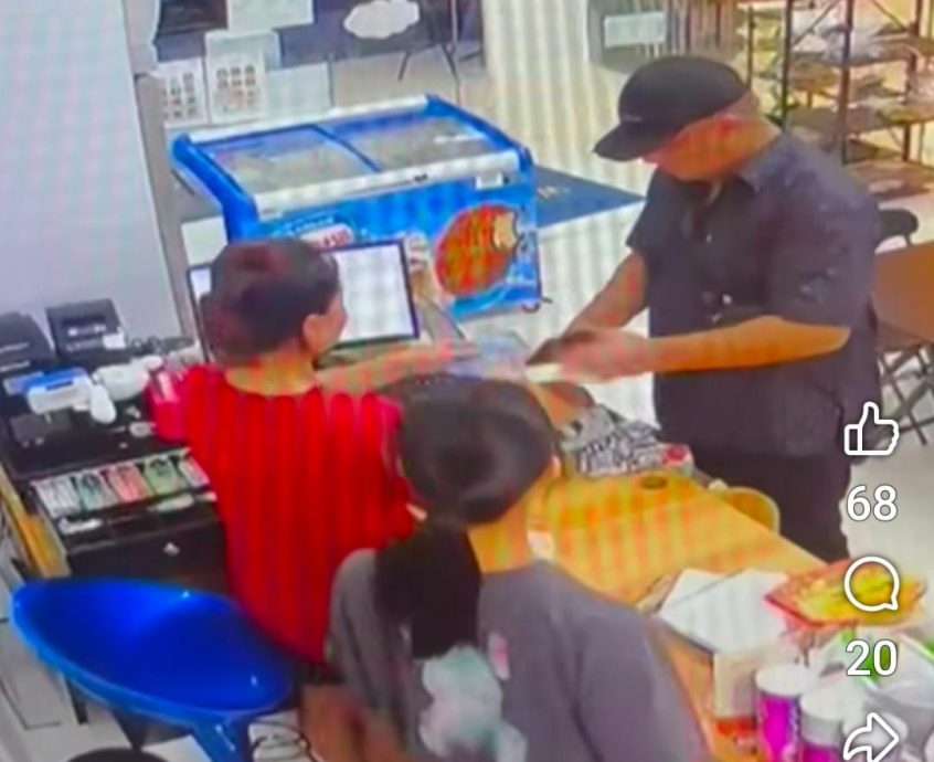 东:中东男女求看100令吉 店员机警不让夺钱