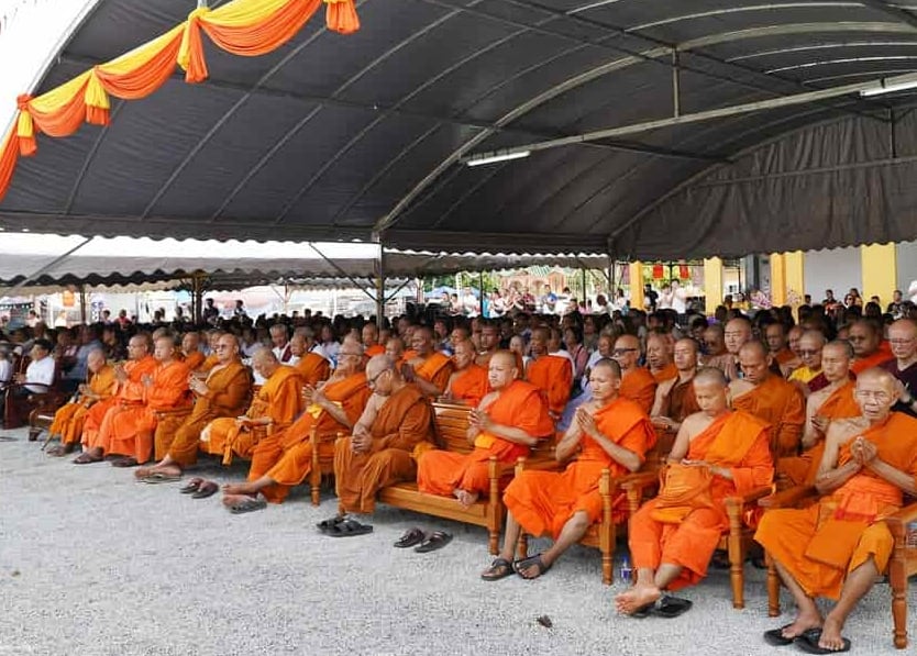 位于巴西马县的吉兰丹僧王庙(Wat Uttamaram)为了纪念一代丹州僧王督拉惹(龙婆坤),在2年前建造了大雕像,而雕像内部是三大僧王与弟子的纪念馆。因此日前开始举办一连7天的雕像开幕典礼相关活动,场面浩大。