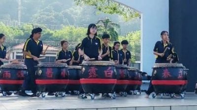 文冬公教中学运动会 各族学生齐击鼓掀幕