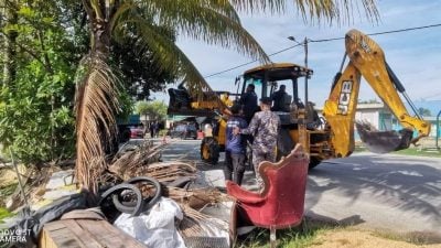 关丹市厅：保障住区安全  拆鸡舍清走道杂物