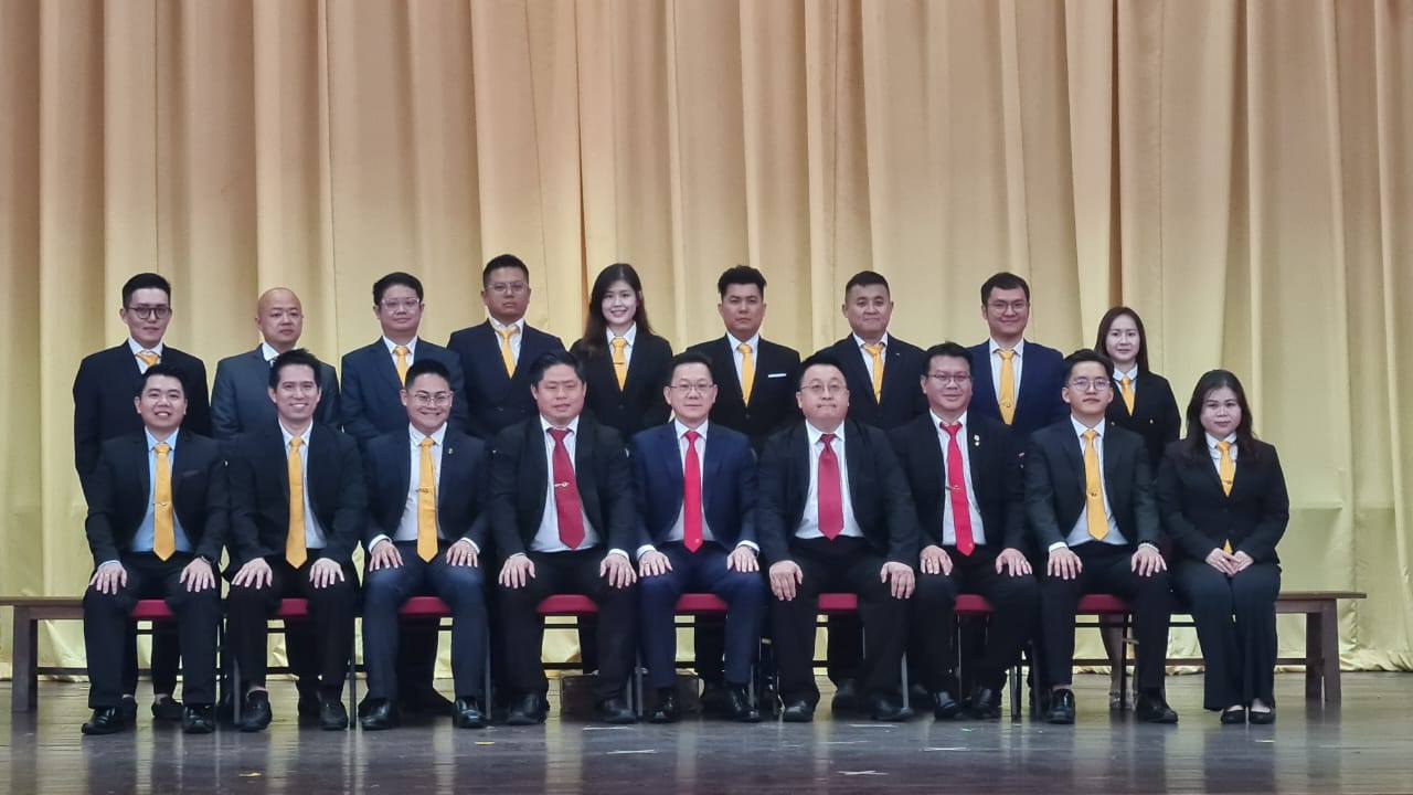 东:吉兰丹中华总商会(丹中总)将于7月18日(星期五)晚上7时,在该会礼堂庆祝113周年会庆暨青商团18周年纪念联欢宴会,以筹募维修及提升礼堂设备经费。