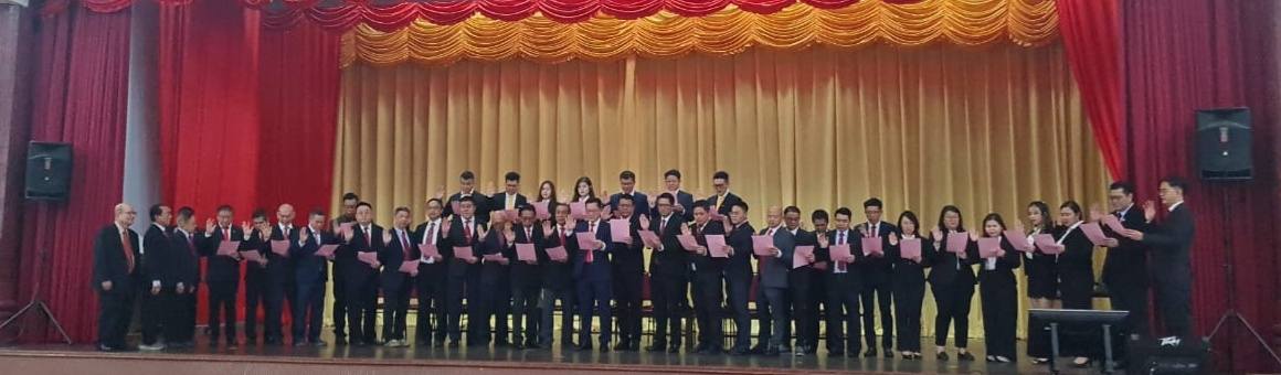 东:吉兰丹中华总商会(丹中总)将于7月18日(星期五)晚上7时,在该会礼堂庆祝113周年会庆暨青商团18周年纪念联欢宴会,以筹募维修及提升礼堂设备经费。