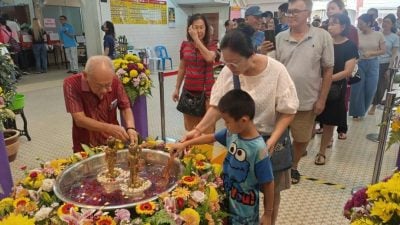 丹潮音寺及佛教会  浴佛活动共沾法喜
