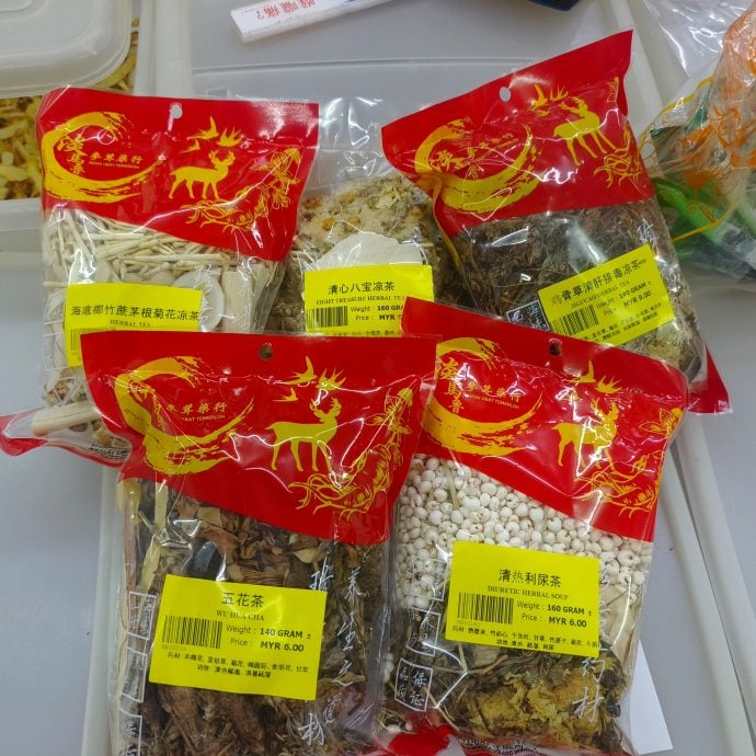 东:天气炎热 带动凉茶冷饮销量