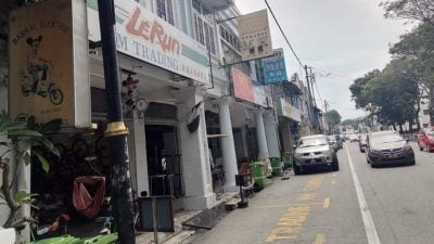 后巷封路 回收停车格 关丹大街商家叹生意难做
