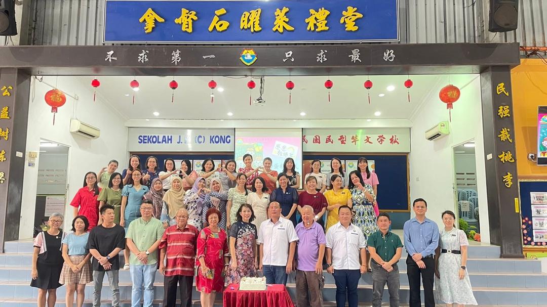 东:已签发:关丹公民华小董事长蔡世才认为,过度的保护与宠溺孩子,可能剥夺孩子成长的机会