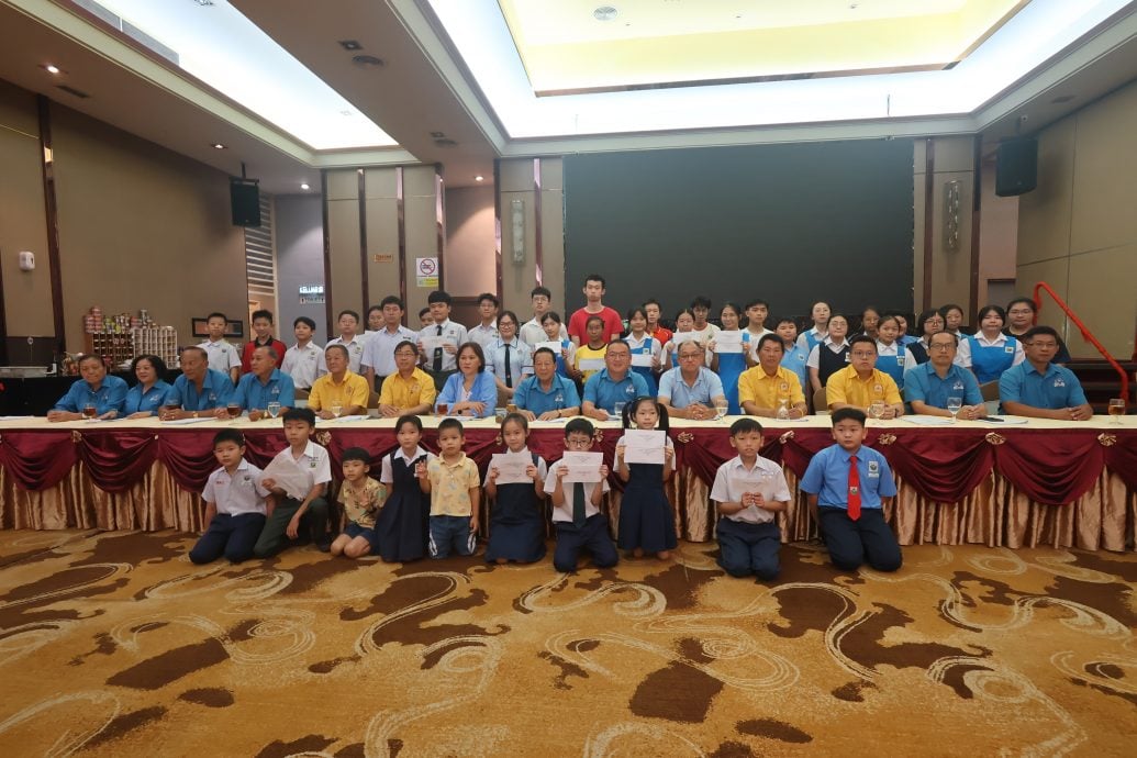 东：已签发：关丹渔业公会主席张亚味认为，当前渔业领域面临两大有关人力资源的迫切问题，并希望政府弹性处理，以确保本地渔业的可持续发展与民生稳定