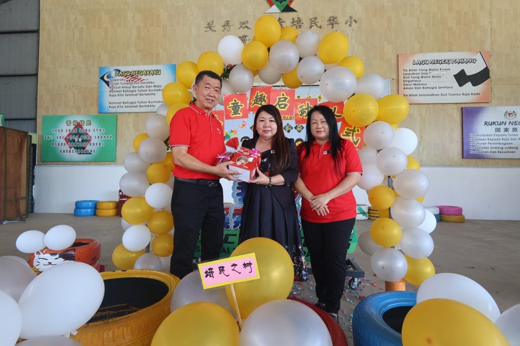 东:已签发:双溪索培民华小董事长拿督斯里孙诗传希望年轻人积极响应,加入教师的行列为华文教育贡献力量