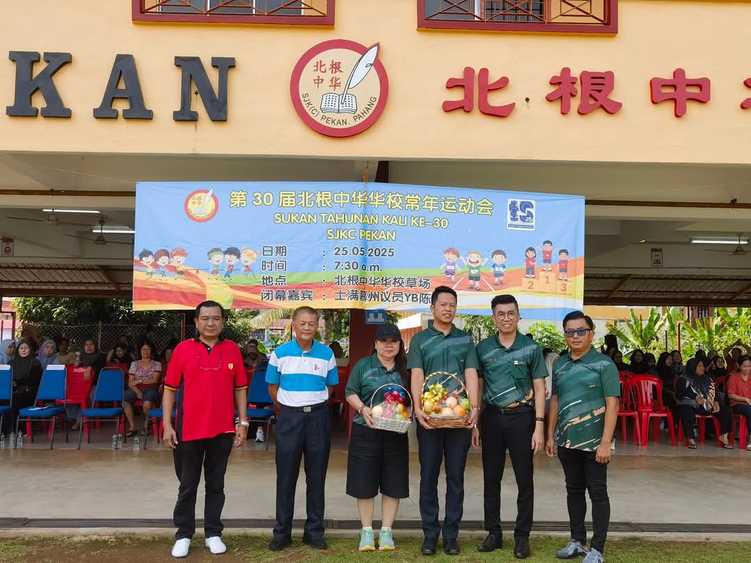 东：已签发：士满慕州议员陈俊广勉励学生在比赛中秉持三大精神：尊重规则、团结协作、突破自我