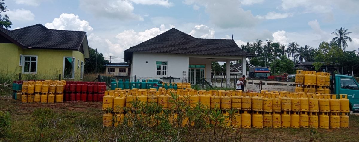 东：已签发：登嘉楼州国内贸易及生活费局破获涉嫌滥用津贴液化石油气者，并起获477桶液化石油气及2辆罗里