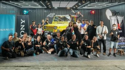 漫画馆 汽车美容中心 变摄影棚  黄色霸气吉普车“抢镜”