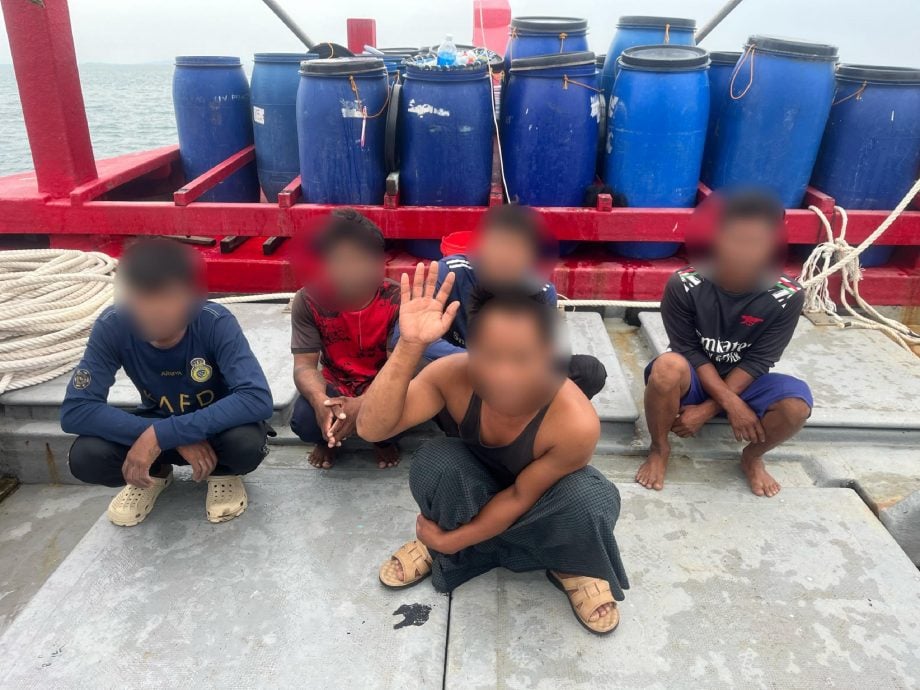 东:彭亨海事执法机构扣押一艘本地C级渔船,因业者涉嫌滥用执照,聘用无合法工作准证的外籍船员。