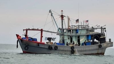 彭亨海事执法机构扣押本地渔船　涉非法聘用外籍船员