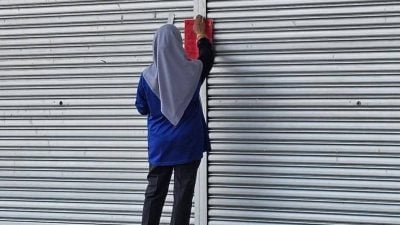 百乐县会上门贴警告信   拖欠门牌税者速缴款