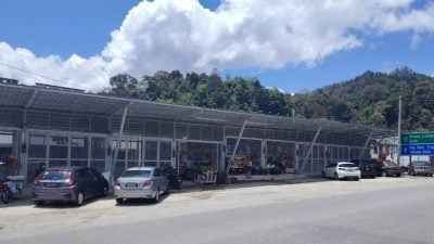 小贩中心甫启用频进贼 3摊档货物失窃损失大