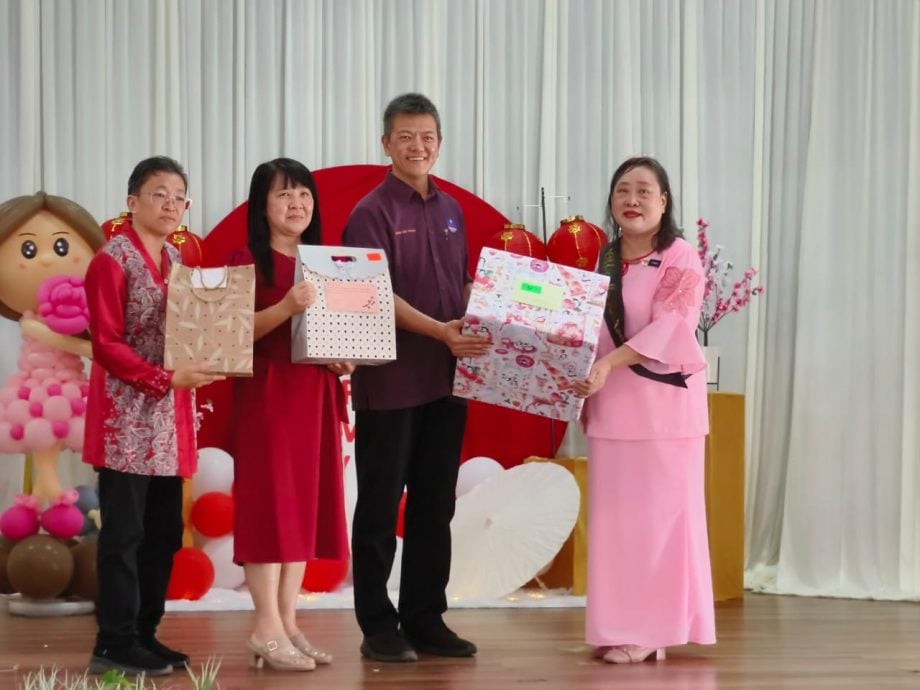东:百乐县教育局唯一华裔官员谢怡丹荣休