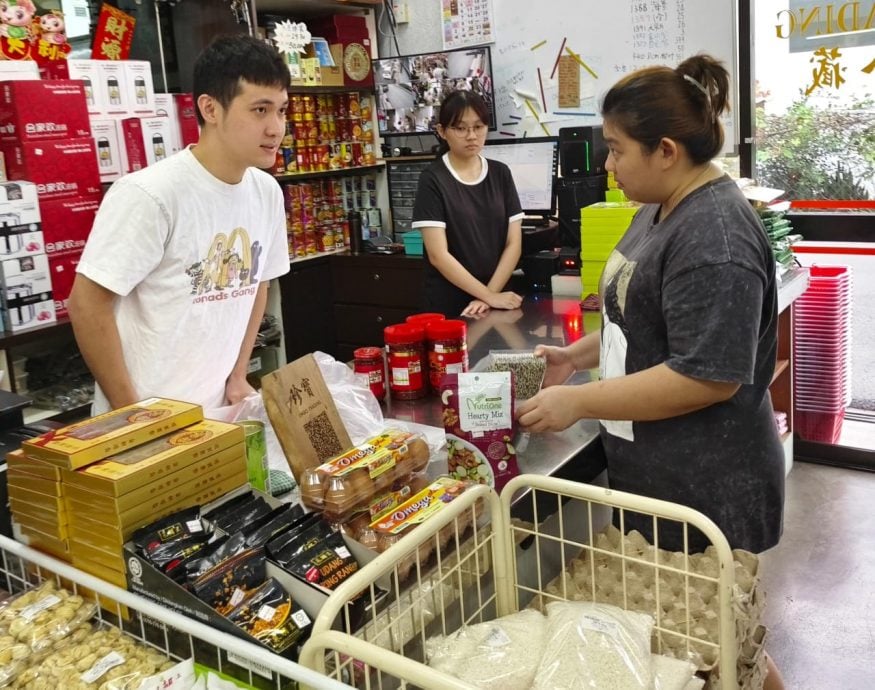 东：端午节来临 粽子和材料热卖