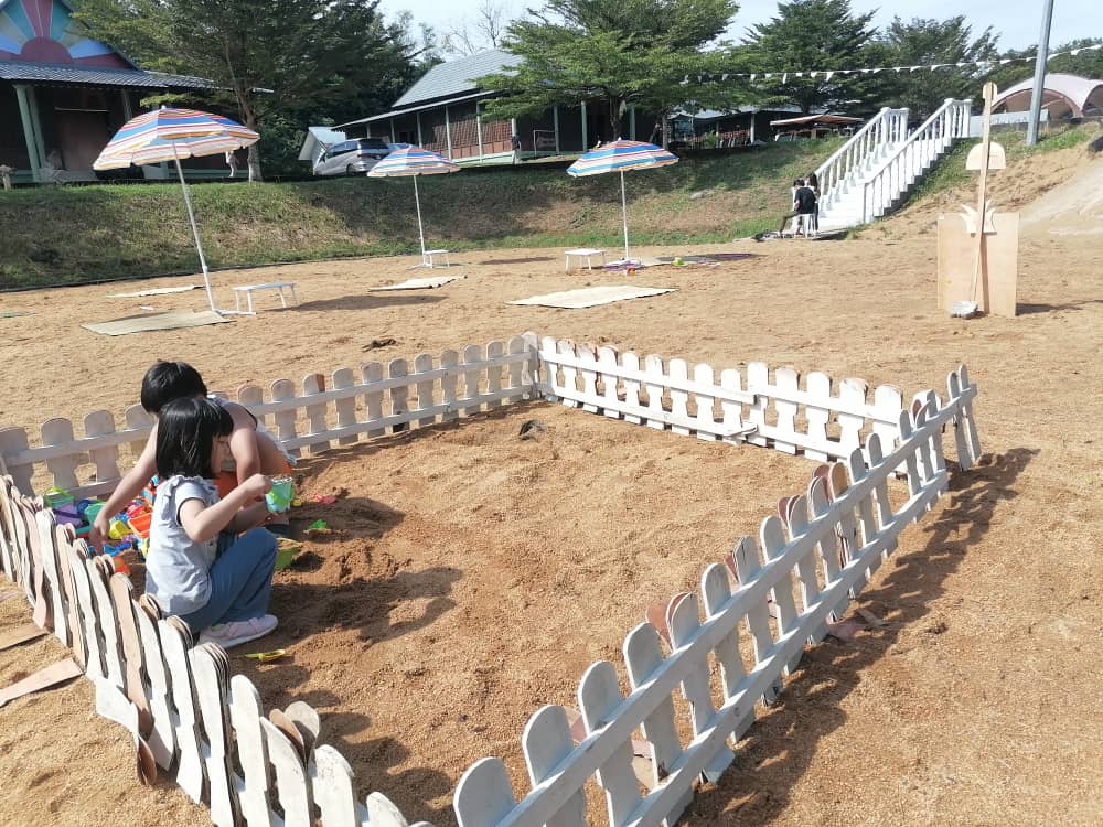 东:野餐风文创市集来到农业公园,关丹市民享受惬意周末。