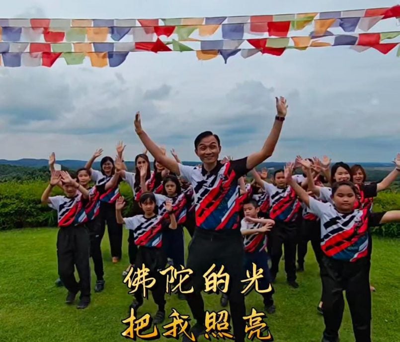 东：金马梳华小跳《佛陀的光》点击率破万