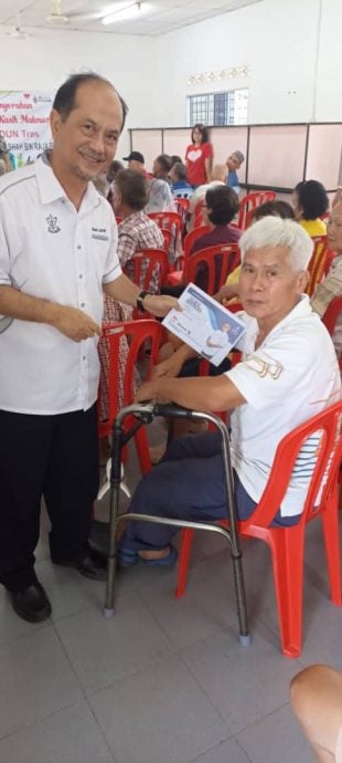 东:(已签发)东姑朱比里嘱咐长者善用医药卡,否则会被取消资格