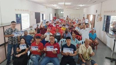 东姑朱比里嘱咐长者善用医药卡 否则会被取消资格