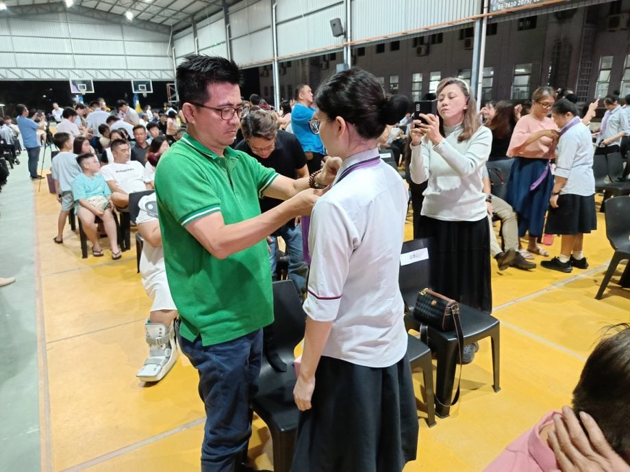 东:(已签发)关中成年礼温情上演 含泪念家书动人心弦
