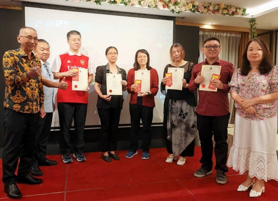 东:(已签发)关丹达士华小教师节晚宴 感谢教师辛勤奉献推动教育改革