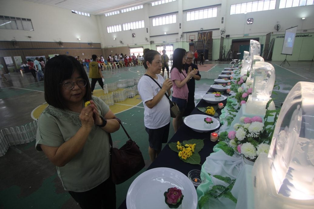东:(已签发)劳勿慈济三合一浴佛庆典,吸引逾千人参与