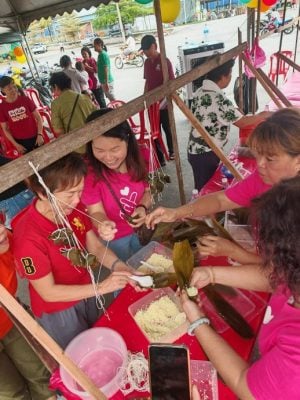 东:(已签发)双溪兰村委会主办裹粽争霸赛,希望年轻人学习包裹粽子
