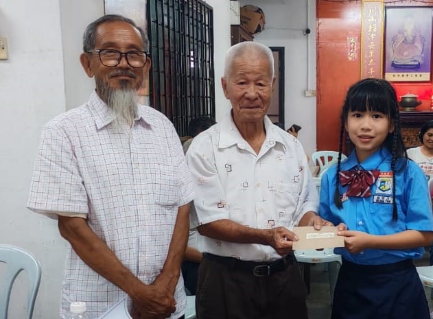 东：（已签发）彭亨陈氏联宗会鼓励报考华文给特别奖励