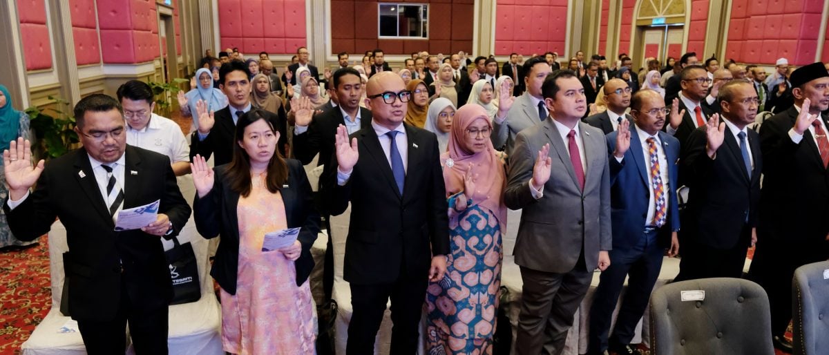 东:(已签发)彭大臣主持彭亨州反贪会签署反贪宣言