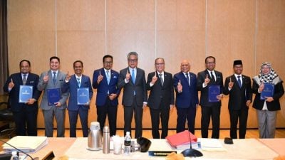 彭政府委6官員   查裡扎出任關丹市長