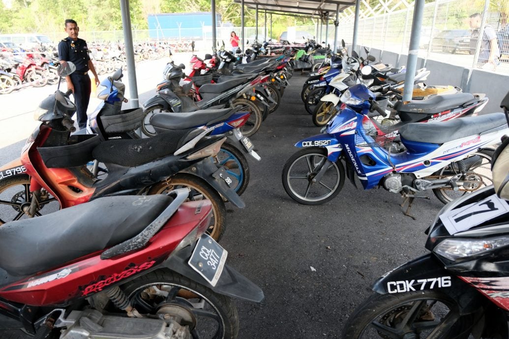 东:(已签发)彭陆交局拍卖充公的交通工具