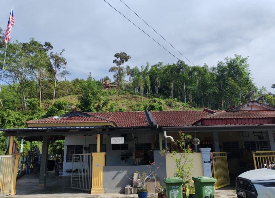 东：（已签发）旧玻璃口新村后山芭地进行开发项目居民不安
