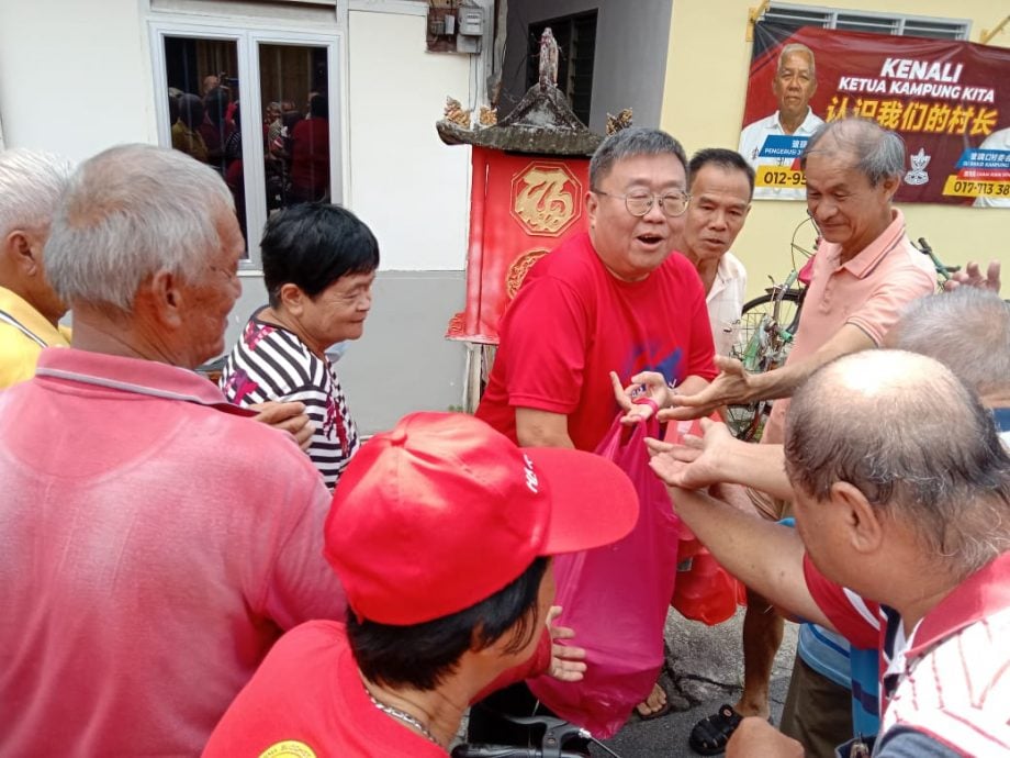 东：（已签发）热心人通过苏建祥派100包猪肠粉给有需要人