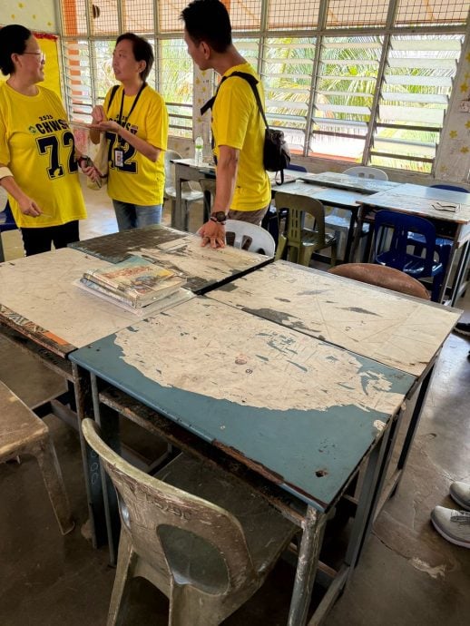 东:(已签发):中华维新国民型华文中学校友心系母校发展,自发发起‘桌椅领养计划’