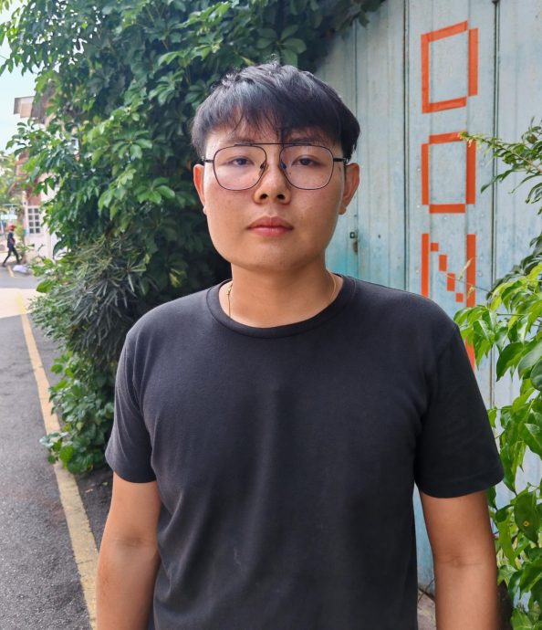 两名年轻人协助被打抢的金铺擒匪,成功制伏匪徒