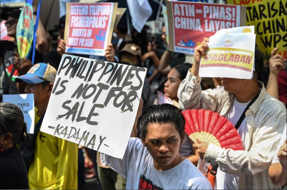 中使馆:严正关切中国公民在菲律宾遭遇不公