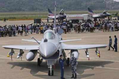 中国与西方最强武器交锋 印巴战机格斗成各国军方研究项目