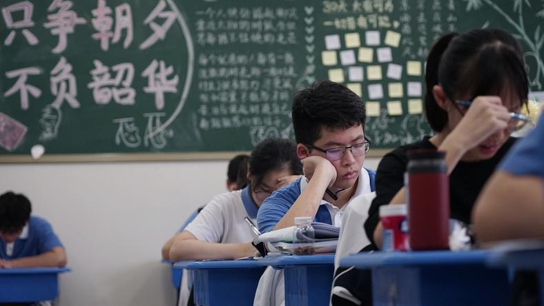 中国多地高中再次取消周末双休？