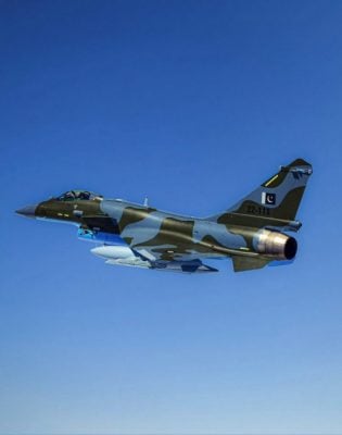 中国官媒证实歼-10CE击落国外战机 分析:不意味中国武器系统优于西方