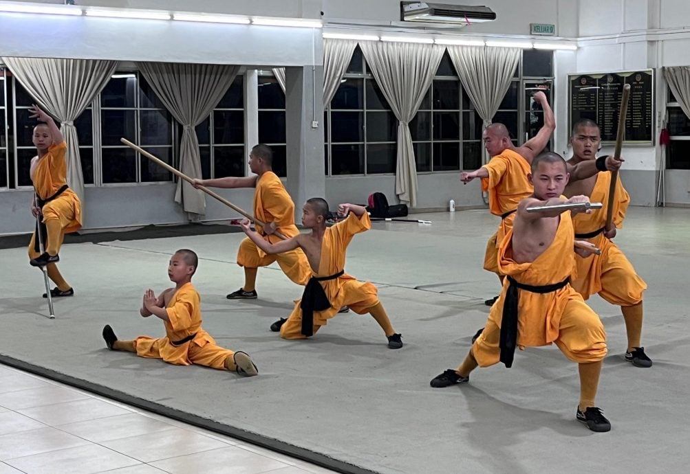 中国泉州南少林寺代表团莅临晋巷华小进行武术交流