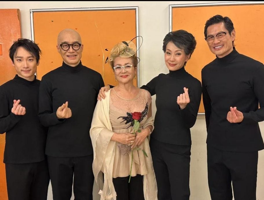 为支持叶童与黄德斌 冯宝宝花5小时驱车看舞台剧