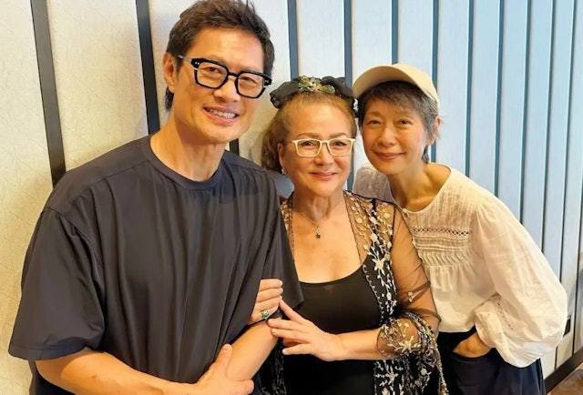 为支持叶童与黄德斌 冯宝宝花5小时驱车看舞台剧