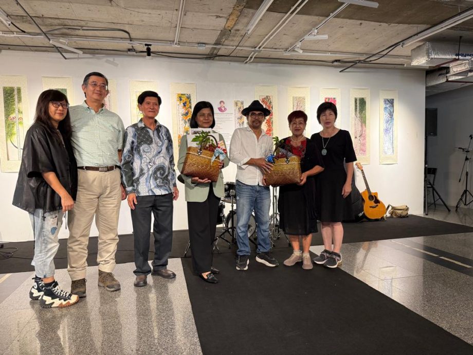 主题：自然三重奏。口号 “三个加一个的对话“