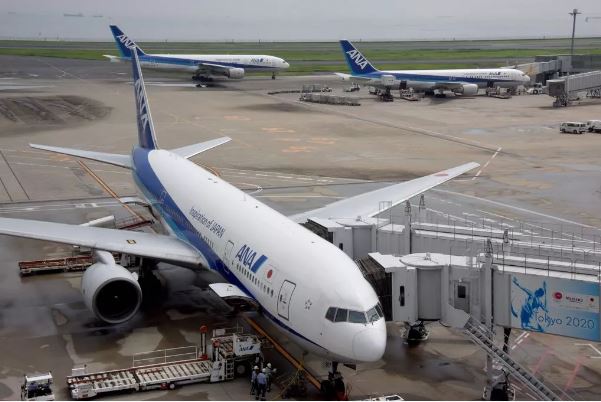 乘客企图打开舱门 全日空航空急降西雅图