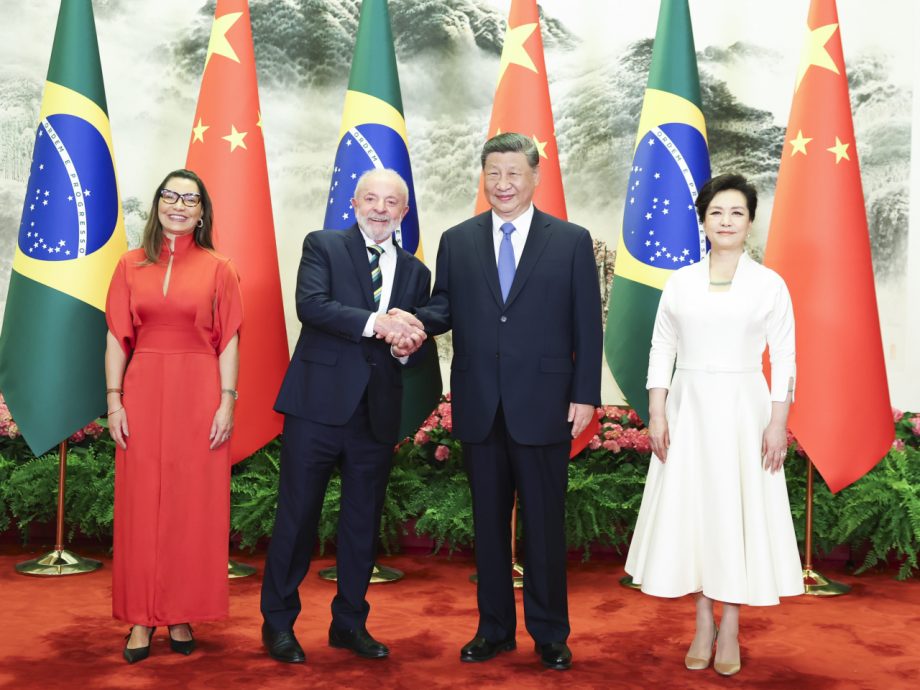 习近平:中国巴西要旗帜鲜明反对单边主义、霸凌行径