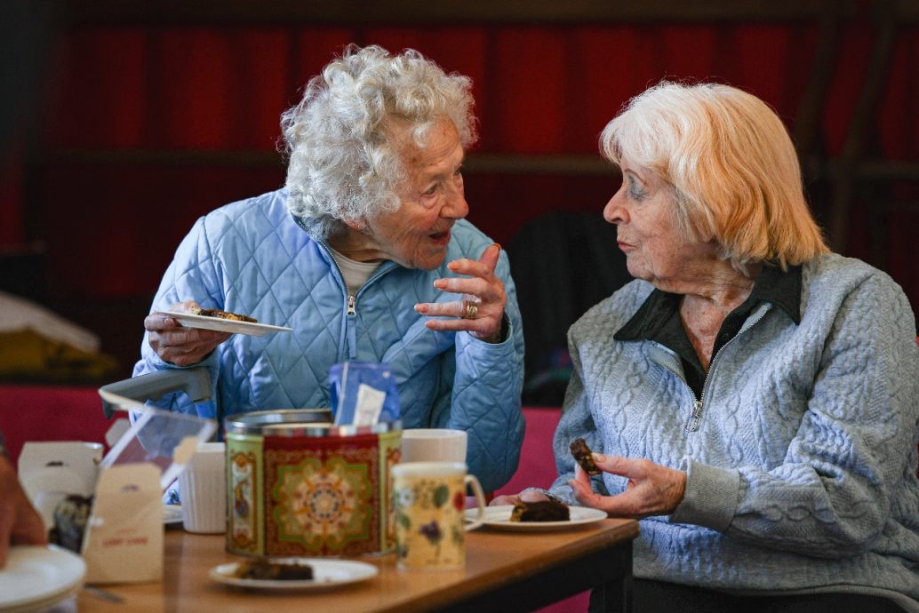 二战结束80周年 英国百岁老兵:战争没有赢家