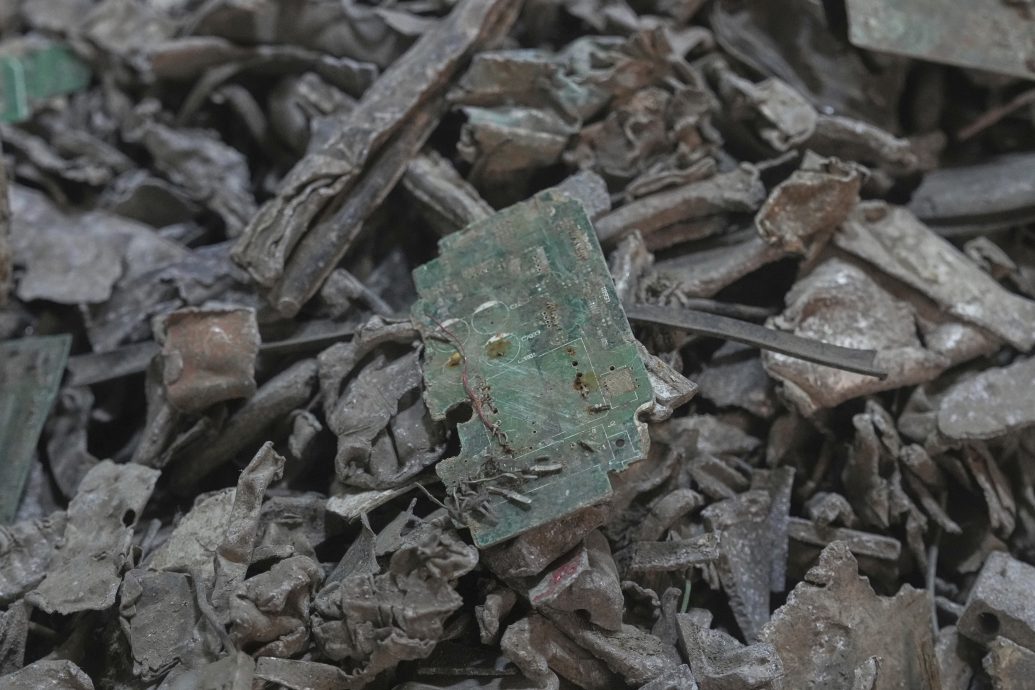 从美国非法进口 曼谷港口查获逾200吨电子垃圾